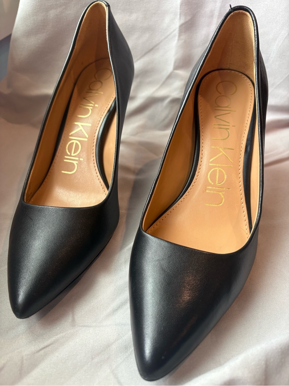 Calvin Klein Black Pointed Toe Leather Pumps 8.5 Never Worn